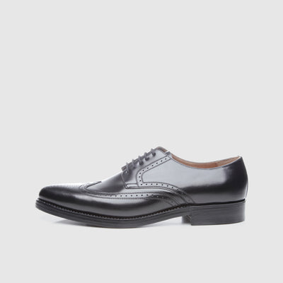 Brogues men's shoes with perforated decoration