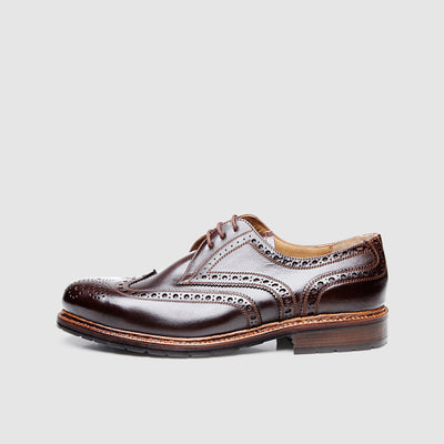 Brogues men's shoes with perforated decoration