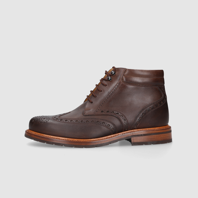 Brogues men's shoes with perforated decoration