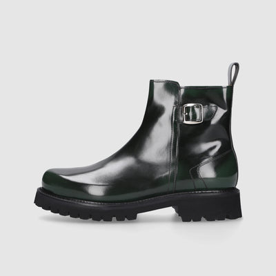 Text: Goodyear-welted men's boots