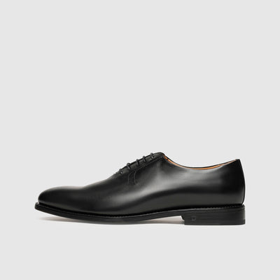 Wholecut shoes