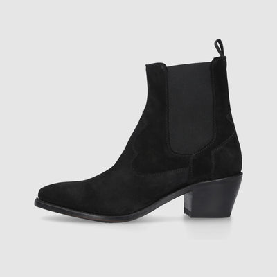 Women's boots with heel