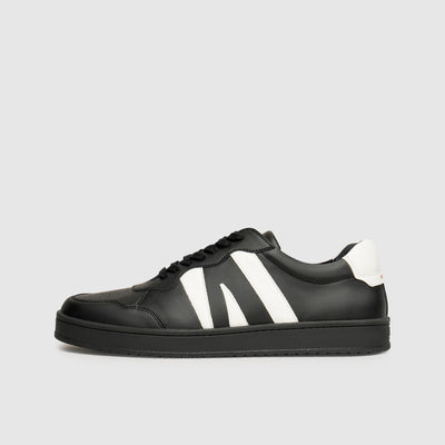Text: Vegan Men's Sneakers