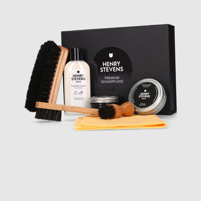 Shoe polishing set